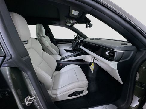 New 2026 Porsche Macan 4S Electric AWD/4WD image 31