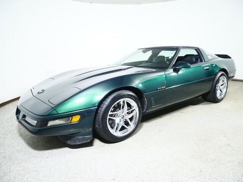 Used 1995 Chevrolet Corvette Coupe RWD image 3