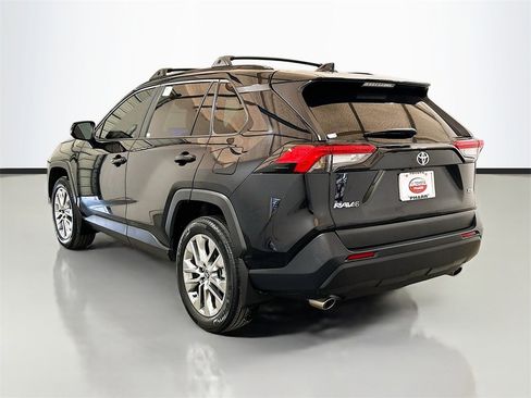Used 2023 Toyota RAV4 XLE Premium image 6