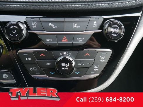 New 2026 Chrysler Pacifica Select image 33