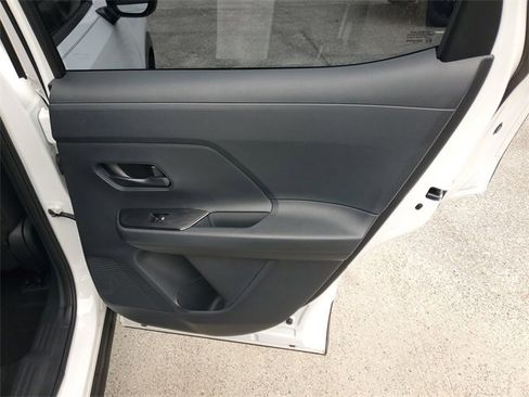 Used 2025 Nissan Kicks S image 29