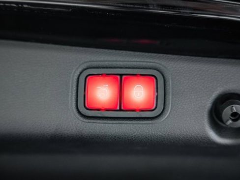 Used 2018 Mercedes-Benz E 300 4MATIC image 10