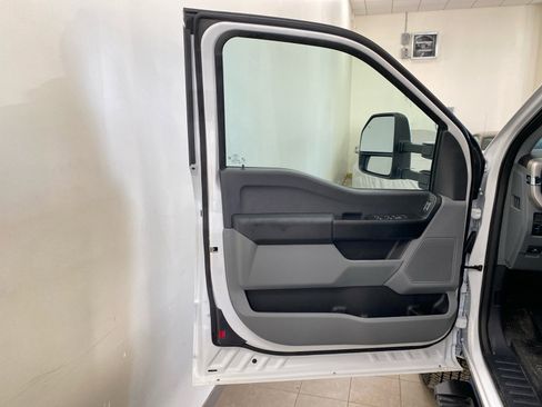 New 2025 Ford F350 XL w/ XL Chrome Package image 9