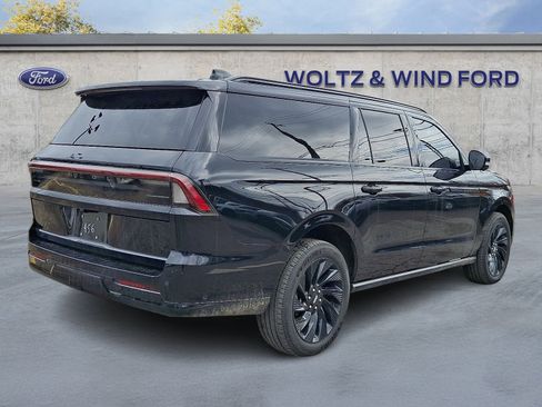 Used 2025 Lincoln Navigator L Reserve w/ Jet Appearance Package image 6