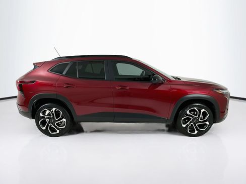 Used 2024 Chevrolet Trax RS w/ Sunroof Package FWD image 9