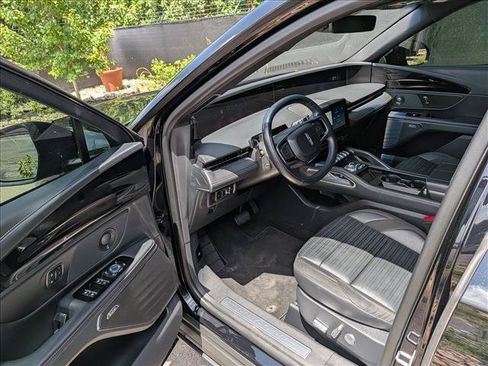 Used 2024 Lincoln Nautilus Reserve w/ Equipment Group 202A AWD/4WD image 28