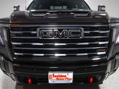 Used 2024 GMC Sierra 2500 AT4 w/ AT4 Premium Plus Package AWD/4WD image 4