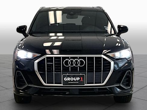 Used 2022 Audi Q3 2.0T Premium w/ Convenience Package AWD/4WD image 3