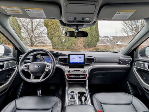 Used 2023 Ford Explorer XLT w/ Equipment Group 202A image 13