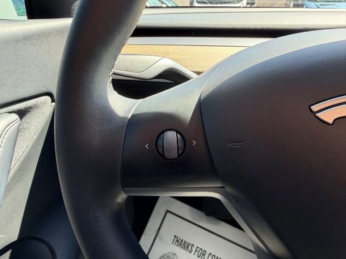 Used 2022 Tesla Model Y Long Range image 22