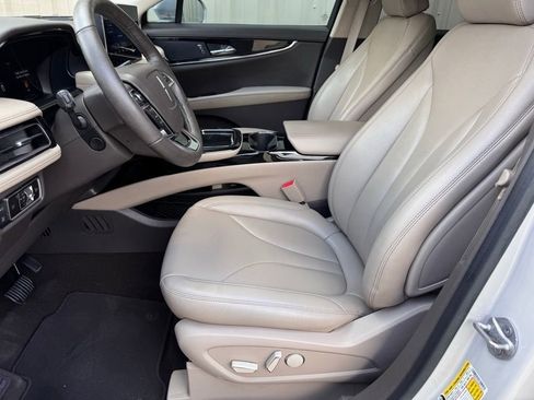 Used 2022 Lincoln Nautilus FWD w/ Premium Package image 10