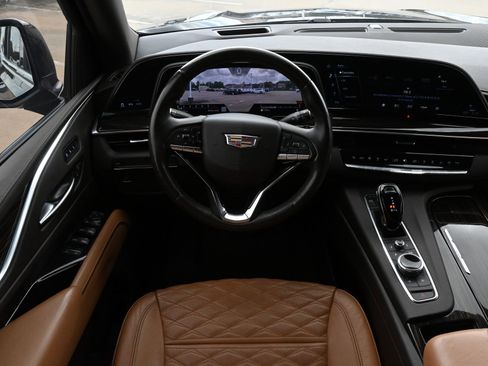 Certified 2022 Cadillac Escalade Premium Luxury RWD image 9
