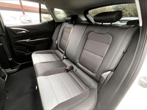 Used 2025 Chevrolet Trax LT w/ LT Convenience Package image 20