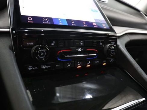 Used 2022 Jeep Grand Cherokee L Limited image 27