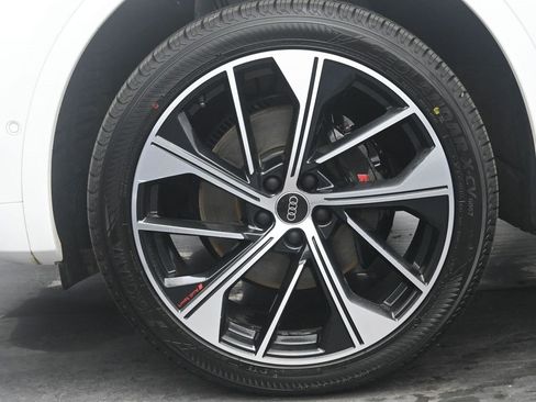 Used 2023 Audi SQ5 Prestige image 9