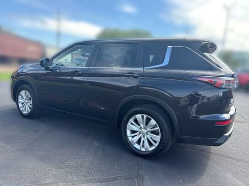 Used 2025 Mitsubishi Outlander ES AWD/4WD image 3