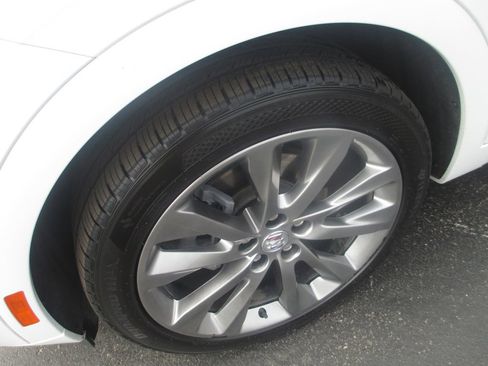 Certified 2022 Buick Envision Avenir w/ Technology Package II FWD image 14