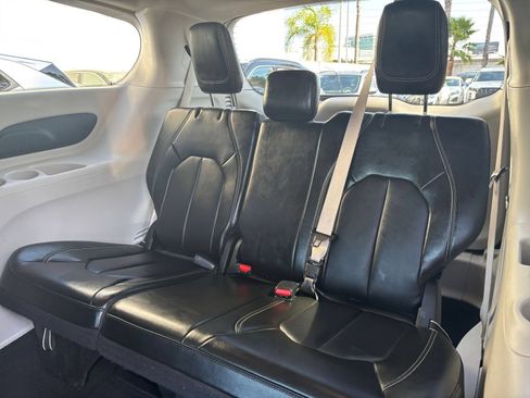 Used 2024 Chrysler Pacifica Touring-L FWD image 31