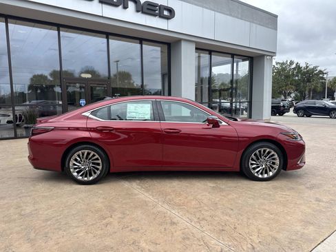 New 2025 Lexus ES 350 Ultra Luxury image 2