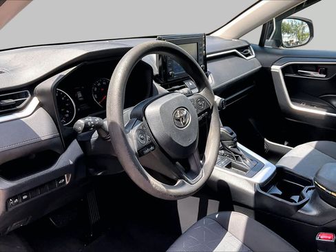 Used 2020 Toyota RAV4 XLE w/ Convenience Package FWD image 17