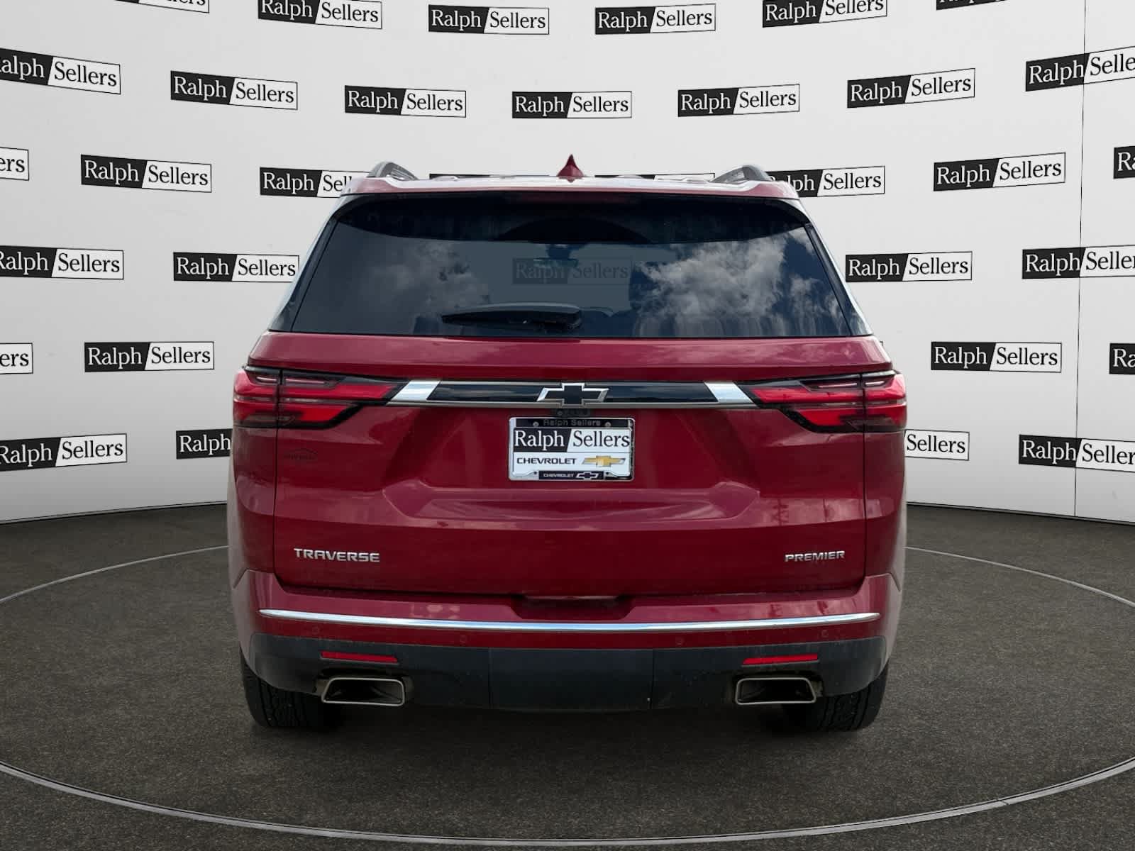 Used 2023 Chevrolet Traverse Premier FWD image 5