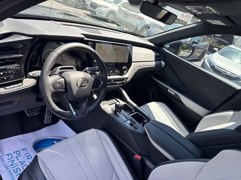 Used 2025 Lexus TX 500h AWD w/ Technology Package image 21