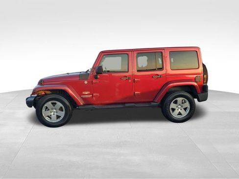 Used 2011 Jeep Wrangler Unlimited Sahara w/ Connectivity Group AWD/4WD image 7