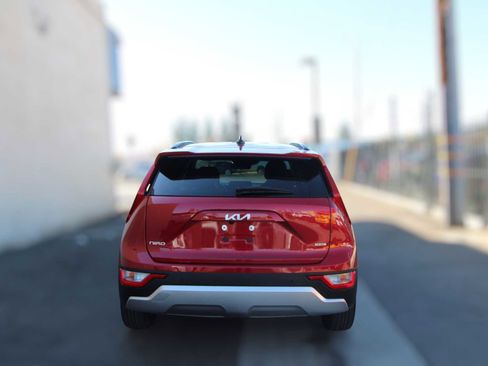 Used 2023 Kia Niro EX image 7