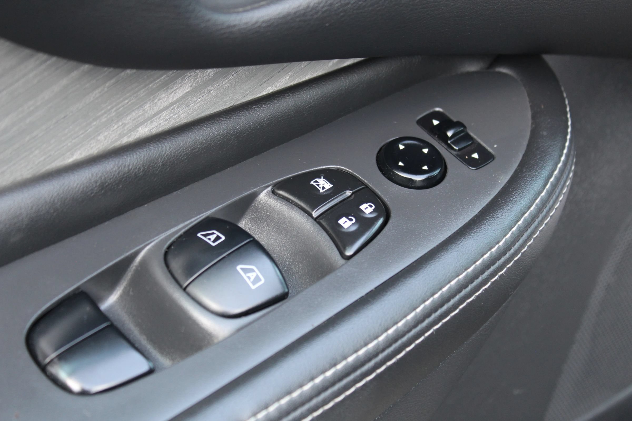 Used 2015 Nissan Murano S AWD/4WD image 22