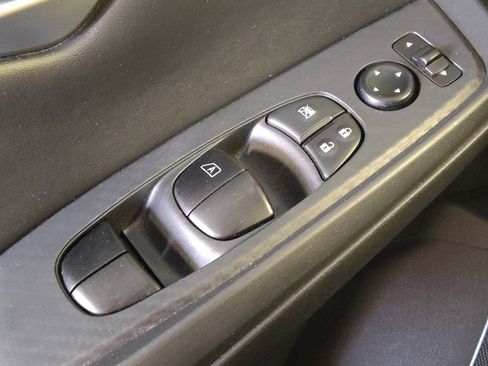 Used 2025 Nissan Sentra SV FWD image 27