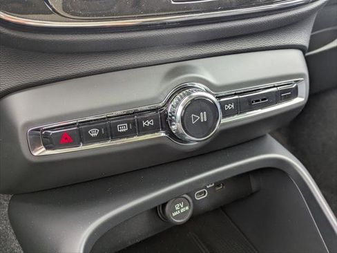 New 2026 Volvo XC40 B5 Core w/ Climate Package AWD/4WD image 8