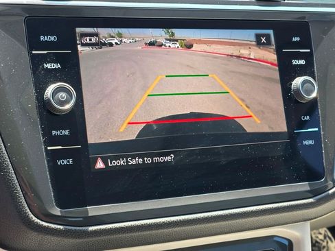 Certified 2023 Volkswagen Tiguan SE w/ Panoramic Sunroof Package FWD image 19