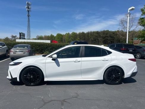 Used 2025 Toyota Camry SE FWD image 8