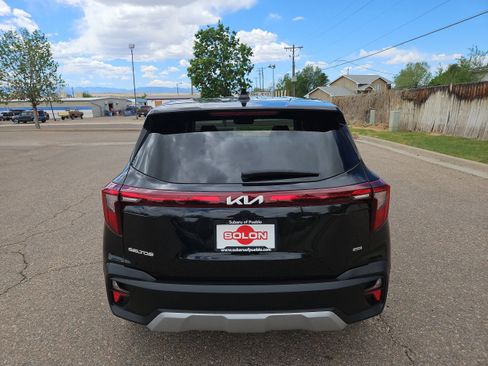 Used 2024 Kia Seltos LX AWD/4WD image 7