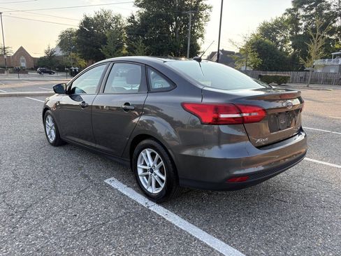Used 2015 Ford Focus SE FWD image 4