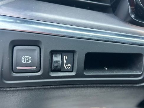 Used 2018 Cadillac XT5 Luxury w/ Driver Awareness Package image 11