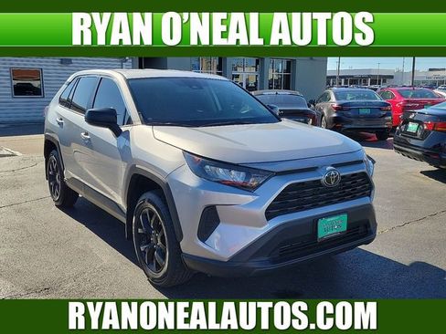Used 2022 Toyota RAV4 LE image 1