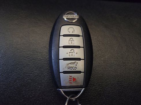 Used 2013 Nissan Pathfinder Platinum w/ Platinum Premium Pkg image 32