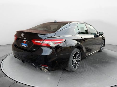 Used 2019 Toyota Camry SE image 5