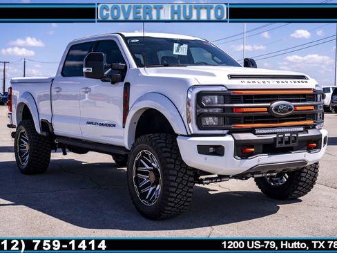New 2026 Ford F250 Lariat w/ Black Appearance Package image 4