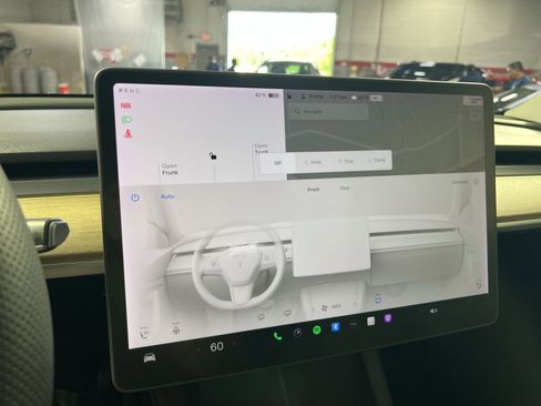 Used 2021 Tesla Model Y Long Range AWD/4WD image 22