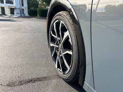 New 2026 Toyota Prius Plug-In Hybrid image 9