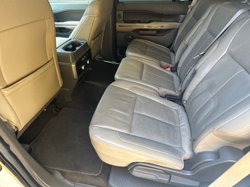 Used 2018 Ford Expedition XLT w/ Equipment Group 201A RWD image 17