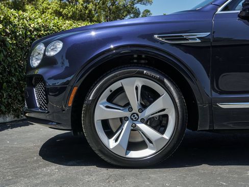 Certified 2024 Bentley Bentayga AWD/4WD image 11