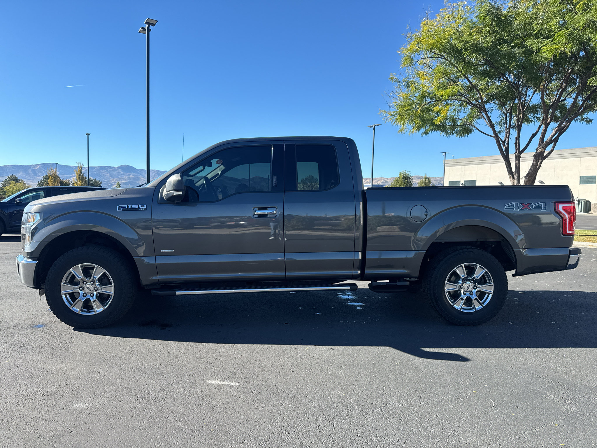 Used 2015 Ford F150 XLT w/ Equipment Group 302A Luxury AWD/4WD image 4