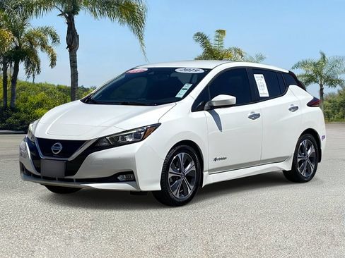 Used 2019 Nissan Leaf SV w/ SV Technology Package FWD image 2