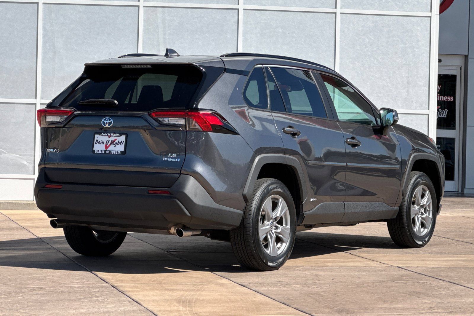 Used 2023 Toyota RAV4 LE AWD/4WD image 4