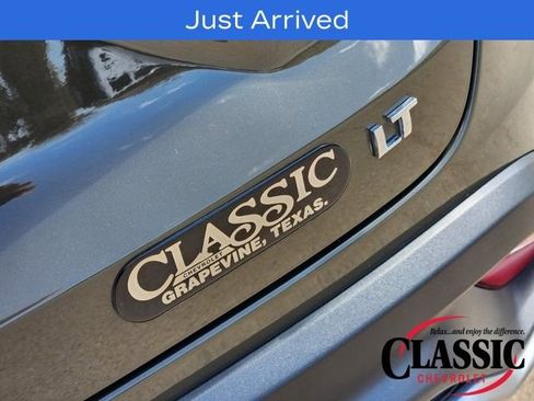 Used 2024 Chevrolet Trax LT w/ Sunroof Package image 15