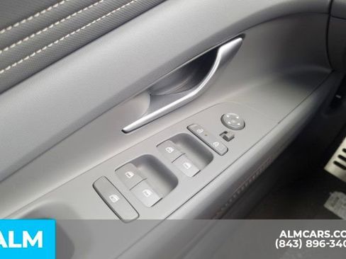 Certified 2025 Hyundai Elantra Sport image 28