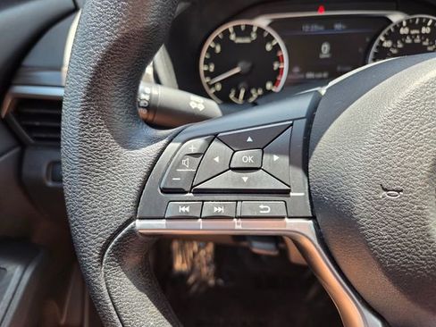 Used 2024 Nissan Altima 2.5 SV FWD image 28